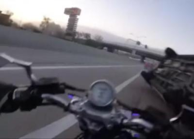پرتاب شدن راکب موتورسیکلت، پس از واژگونی یک خودرو